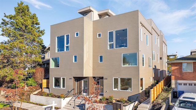 view of front facade featuring a garage