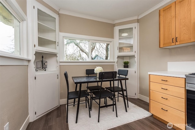 dining space with crown molding, dark wood-style floors, and baseboards