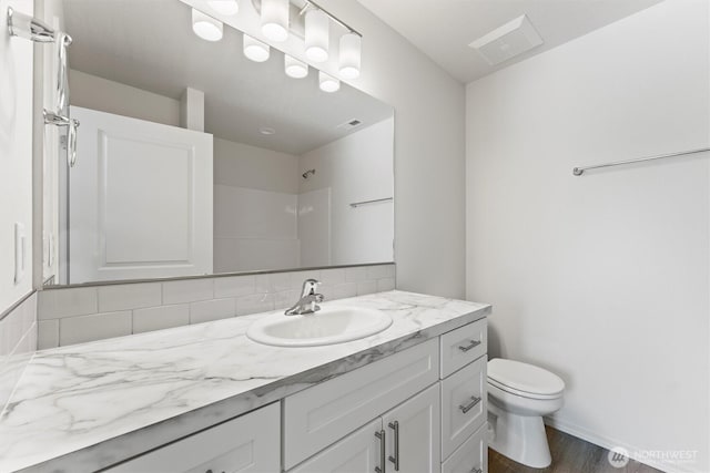 204 Cherry St, Mattawa, WA 99349 - bathroom with vanity, wood finished floors, backsplash, and a shower