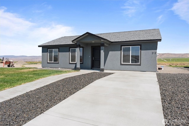 204 Cherry St, Mattawa, WA 99349 - ranch-style home featuring a mountain view, roof with shingles, and stucco siding