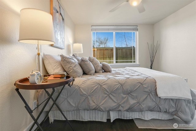 bedroom with ceiling fan