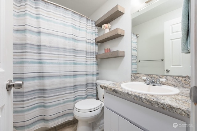 bathroom with a shower with curtain, vanity, and toilet