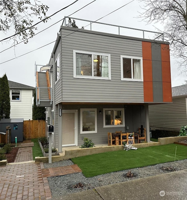 view of front of house with a front yard