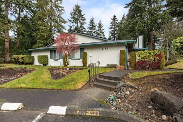 view of front of house with a front lawn