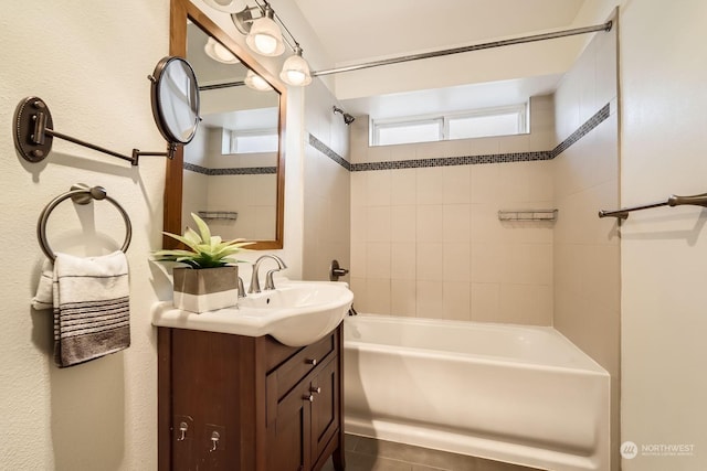 bathroom featuring vanity and tiled shower / bath