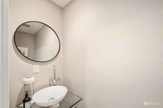 bathroom featuring sink