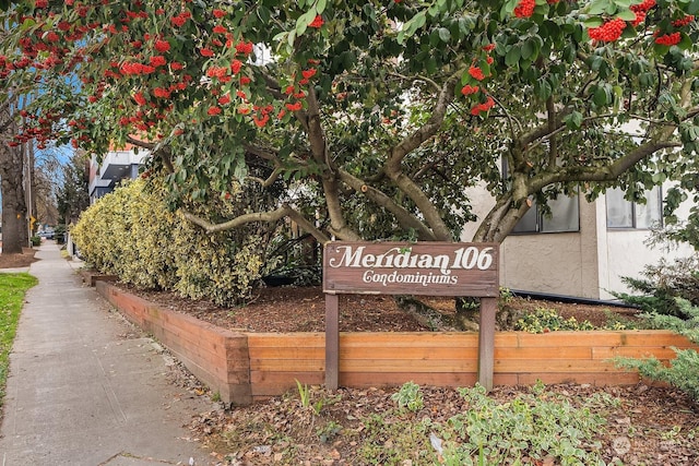 view of community / neighborhood sign