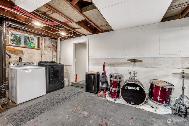 laundry area featuring washer and clothes dryer