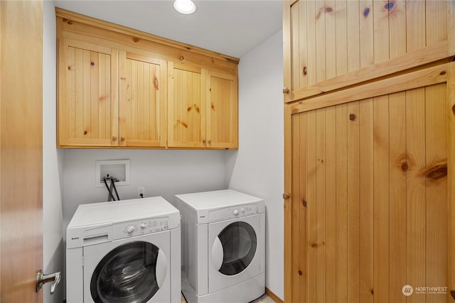 912 Bell Dr, Cosmopolis, WA 98537 - laundry area with separate washer and dryer and cabinet space