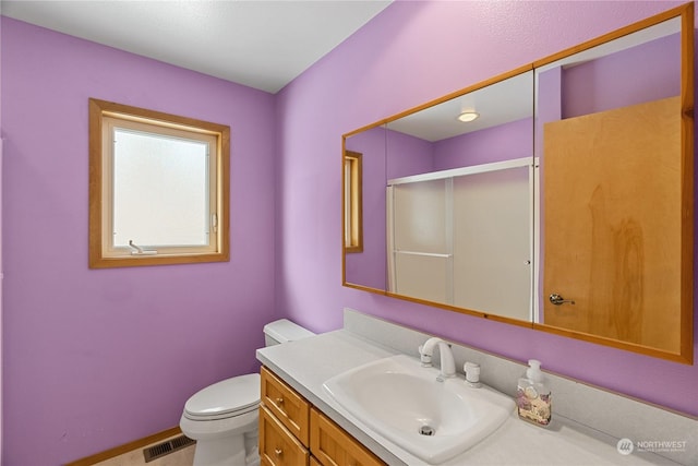 912 Bell Dr, Cosmopolis, WA 98537 - bathroom featuring visible vents, a shower with door, vanity, and toilet