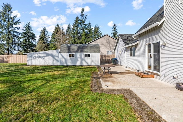 view of yard featuring a storage shed and a patio area