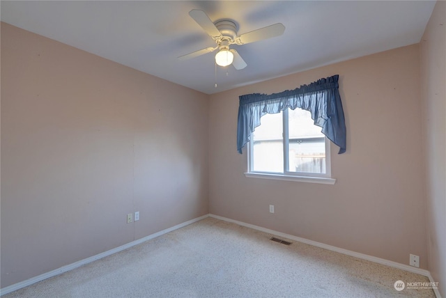 carpeted empty room featuring ceiling fan