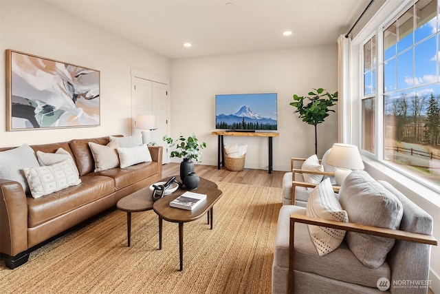 living room featuring light wood-style floors, recessed lighting, and baseboards