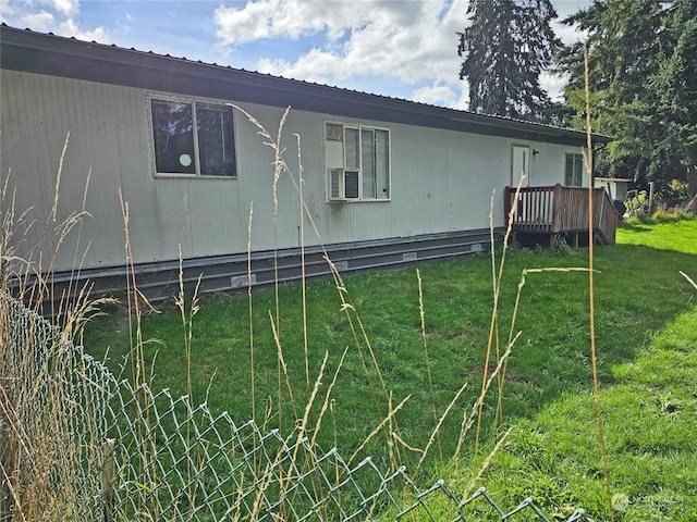 view of side of property featuring a lawn