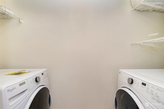 washroom featuring washing machine and clothes dryer