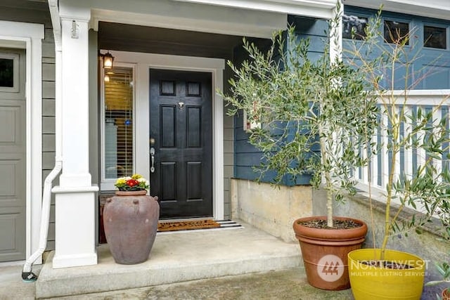 property entrance featuring a porch