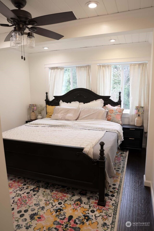 bedroom with dark wood-type flooring and ceiling fan