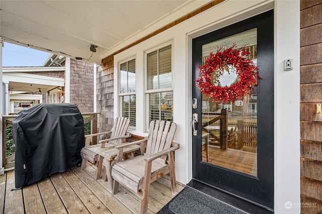 property entrance with covered porch