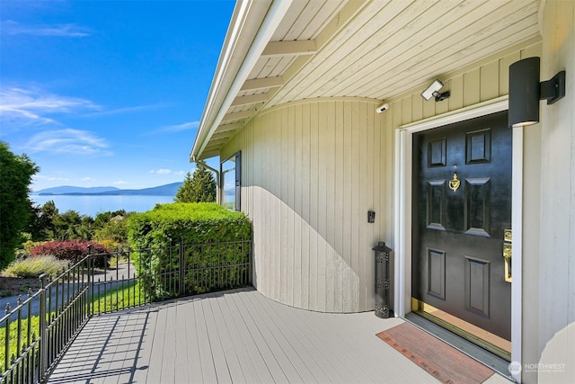 entrance to property with a mountain view and a balcony