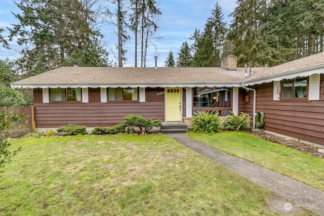 ranch-style house featuring a front lawn