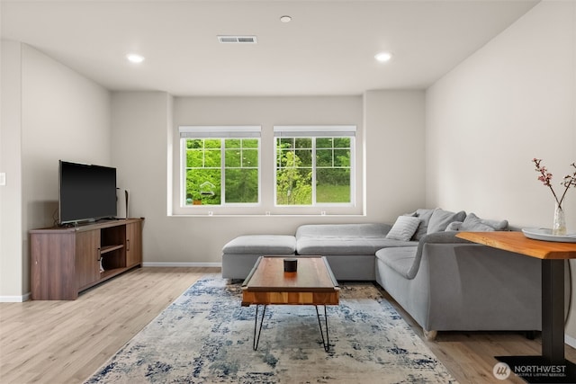 living area with visible vents, recessed lighting, baseboards, and light wood-type flooring