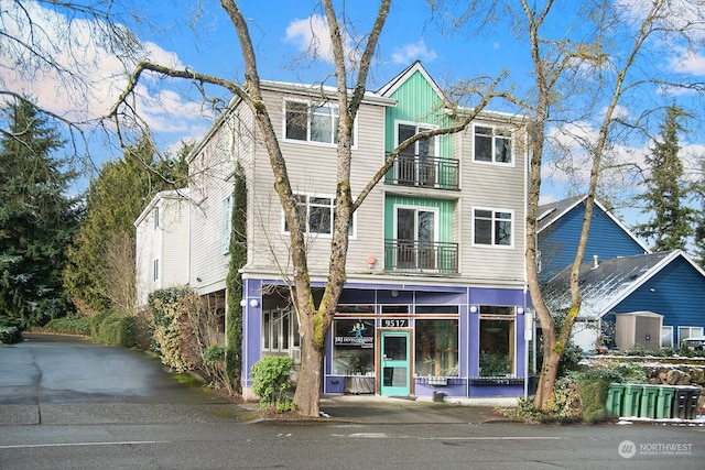 view of front of home featuring a balcony