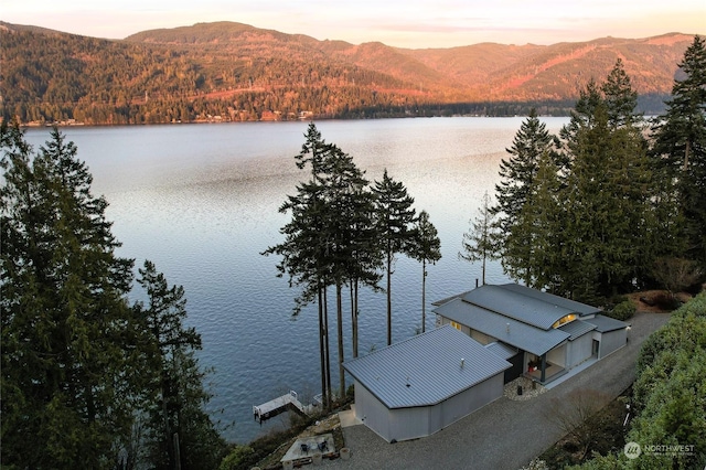 water view with a mountain view