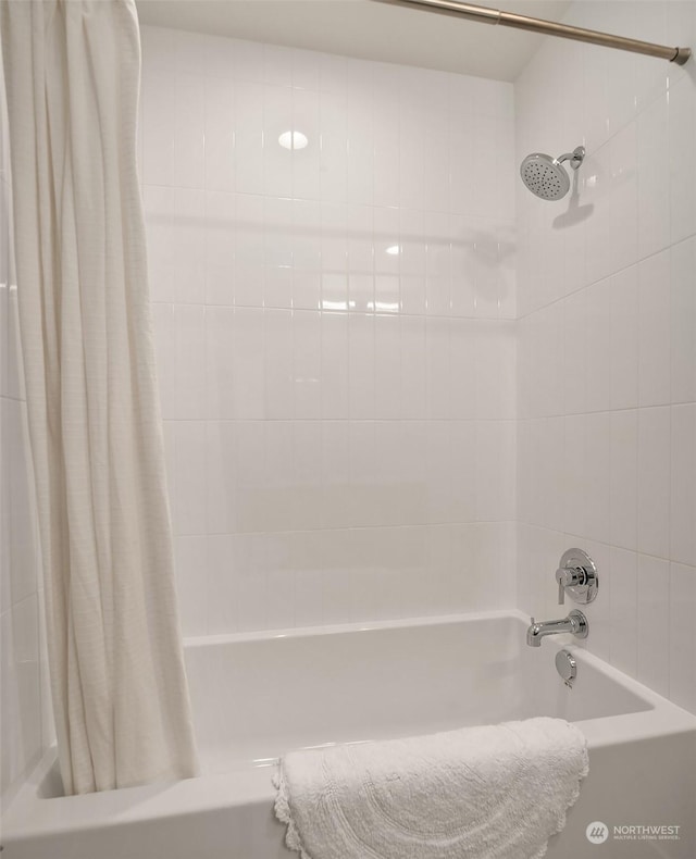 bathroom with shower / bath combo