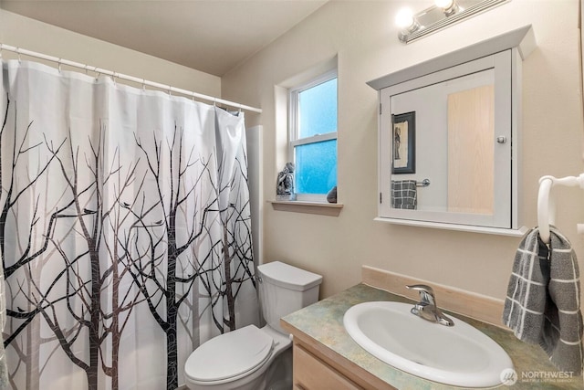 full bath with a shower with shower curtain, toilet, and vanity