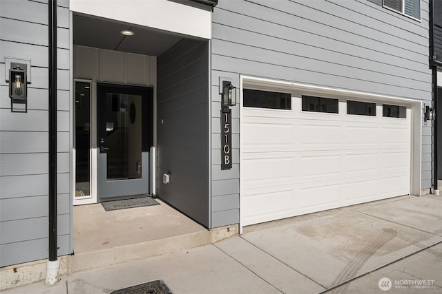 entrance to property with driveway