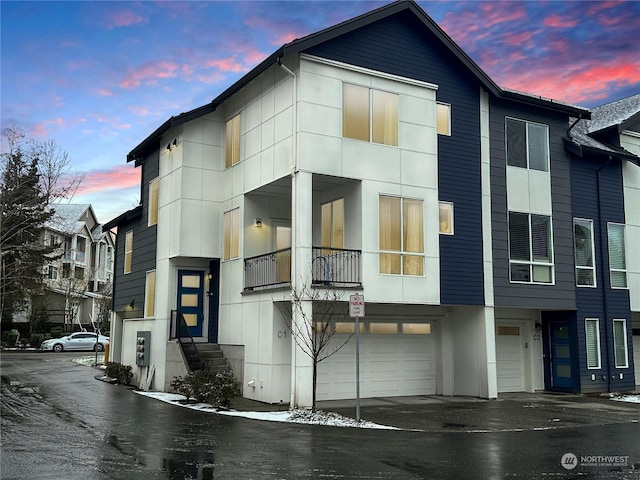 view of front facade featuring a garage