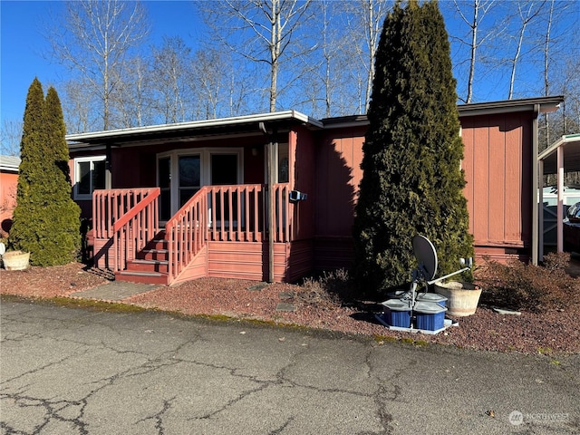 view of front of house with covered porch