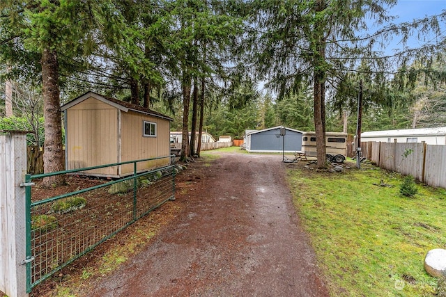 view of yard with a shed