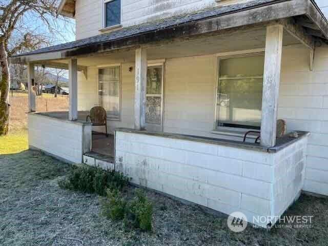 property entrance with a porch