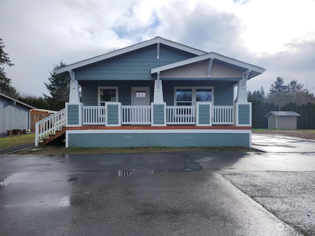 view of front of property featuring covered porch