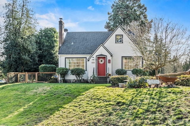 view of front of house featuring a front yard