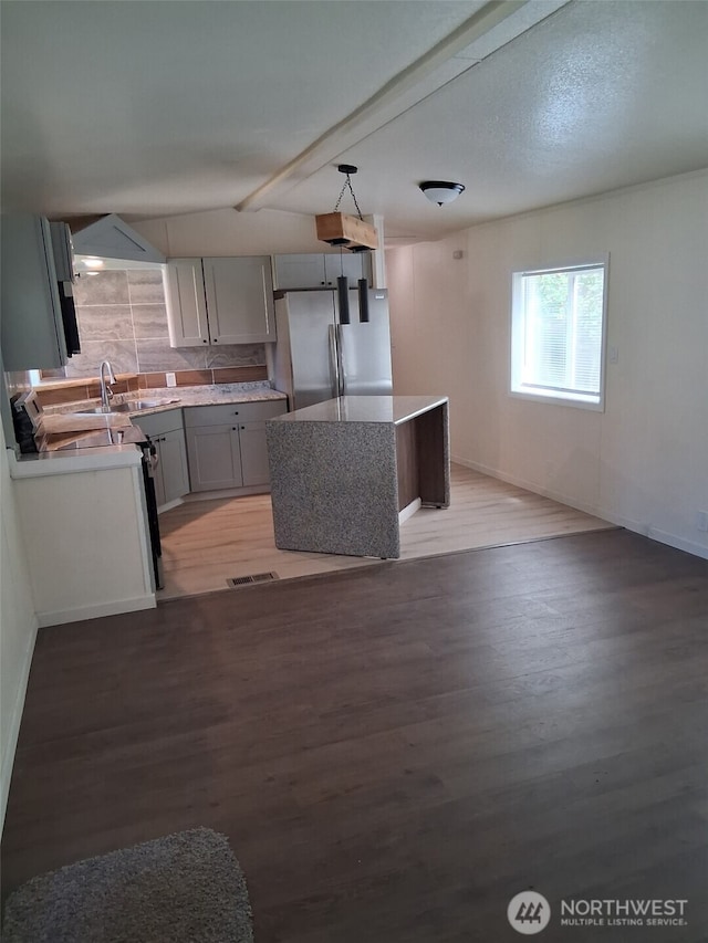 5591 Bethel Rd SE Unit 8, Port Orchard, WA 98367 - kitchen featuring freestanding refrigerator, gray cabinetry, light wood-style flooring, light countertops, and pendant lighting