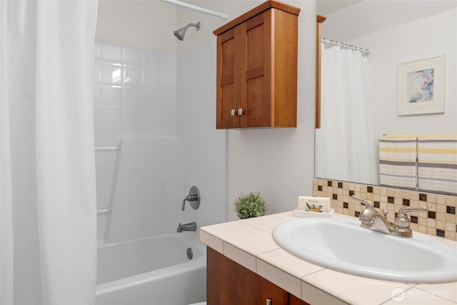 full bath with tasteful backsplash, shower / bath combo, and vanity