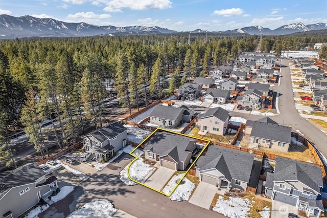 bird's eye view featuring a residential view, a mountain view, and a wooded view