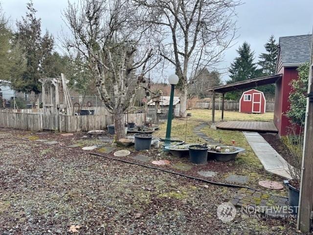 view of yard with a storage unit