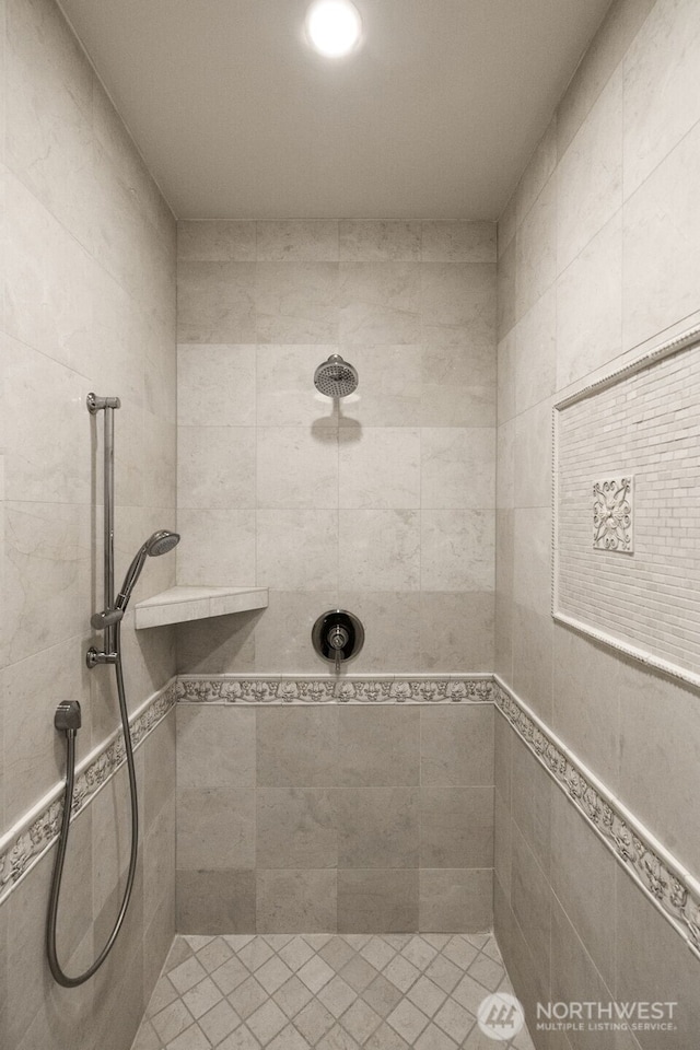 full bath with tiled shower