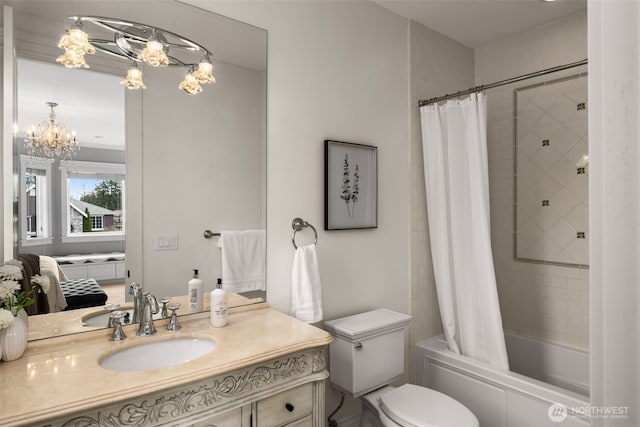 bathroom featuring shower / tub combo with curtain, a notable chandelier, vanity, and toilet