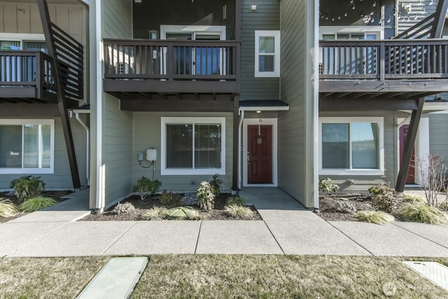 exterior space featuring a balcony