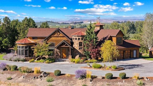 view of front of house featuring a mountain view