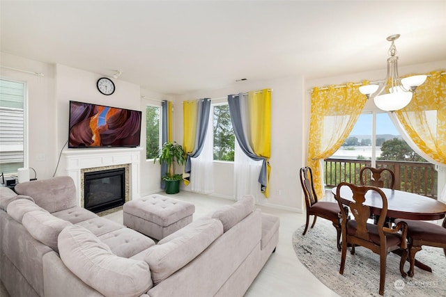 20411 90th Pl S, Kent, WA 98031 - living room featuring a chandelier