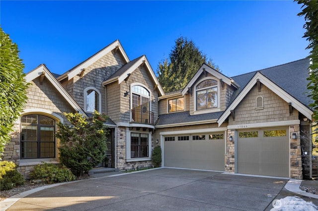 view of front facade featuring a garage