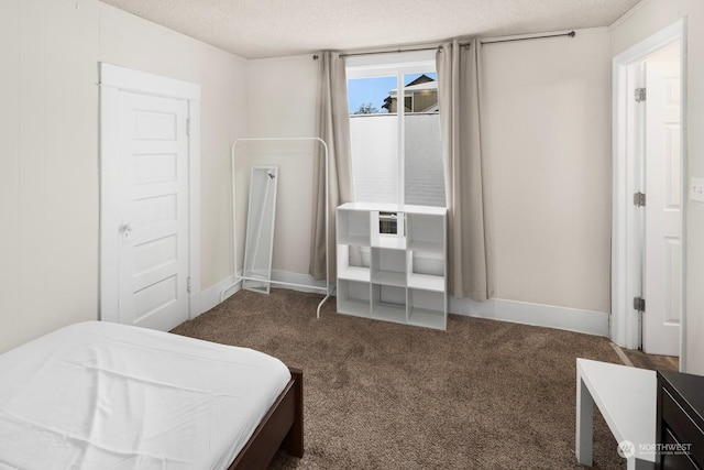 bedroom featuring carpet floors and a textured ceiling