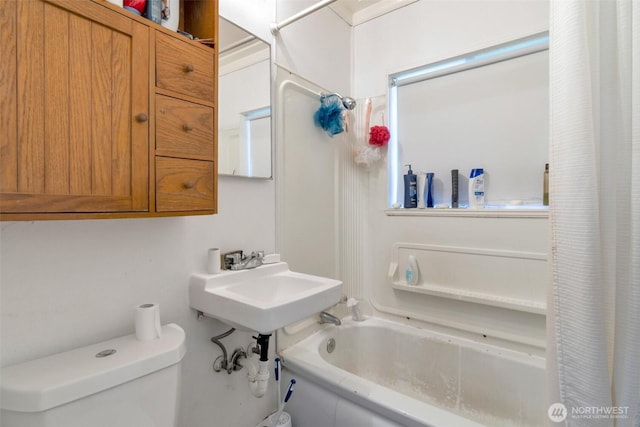 bathroom featuring toilet and shower / bathtub combination with curtain