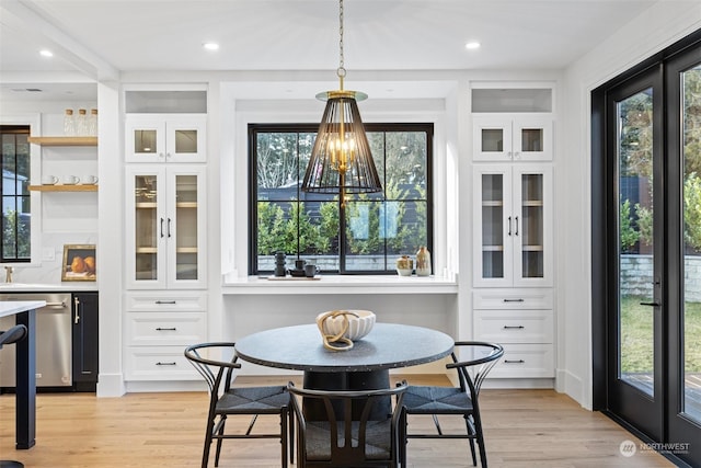 dining room featuring light hardwood / wood-style flooring and a notable chandelier