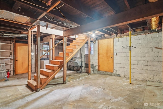 basement featuring washer / dryer